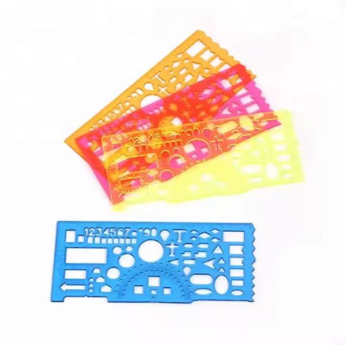 Plastmasas lineāls - trafarets "Ģeometrija + cipari" 