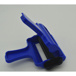 Paint squeezing tool